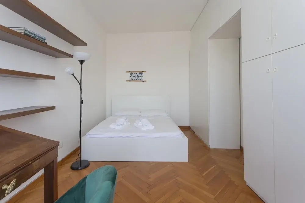 Skyline view Biancamano 1 bdr with balcony by Rentopolis