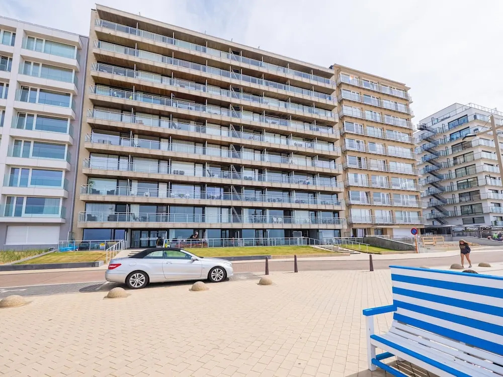 Modern studio with sea view and garage
