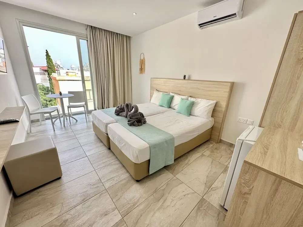 Sun Plaza Suites