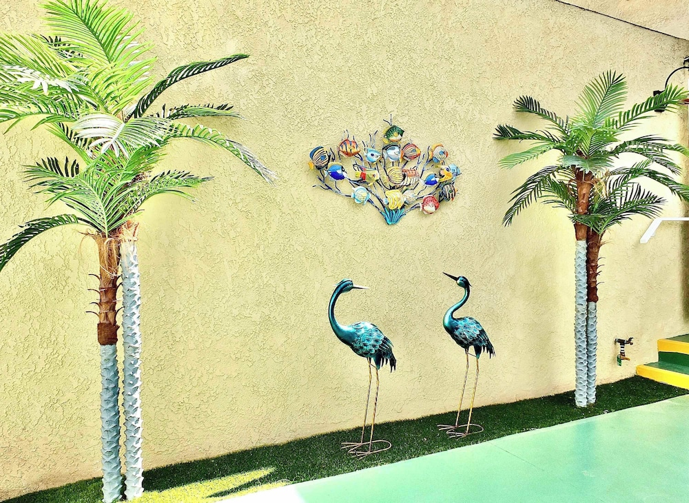 Walk to Beach, Tropical Patio, World Cup, Sleeps 5