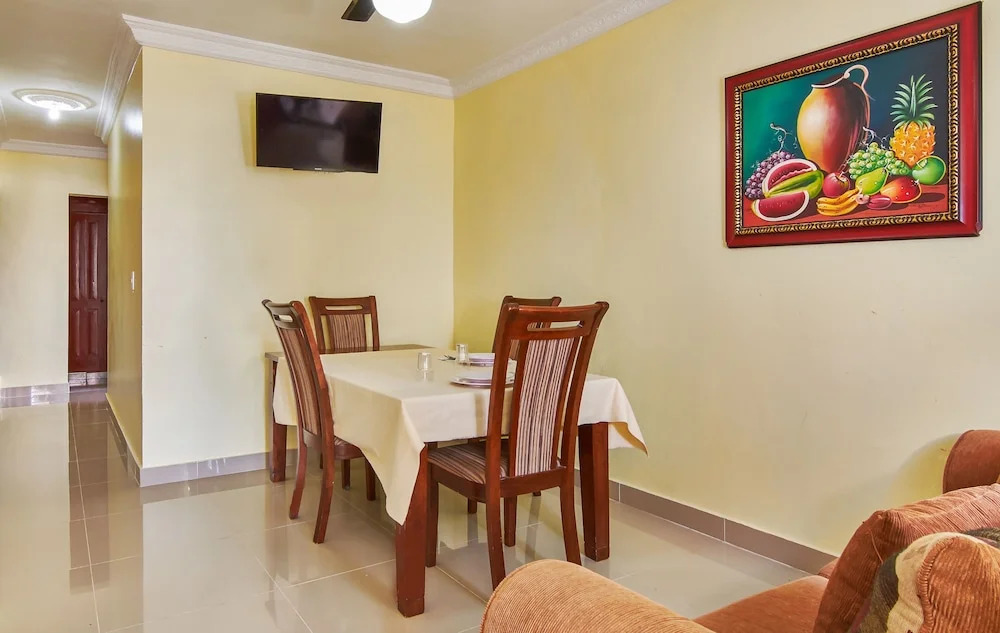 2 Bedroom Apartment Prime Location Great Services!