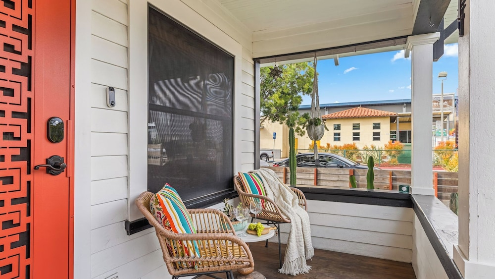2 Side-by-side San Diego Homes w/ Shared Backyard, Firepit & BBQ Casa Craftsman & Casita on Landis by Avantstay