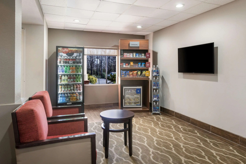 Comfort Suites Forsyth near I-75