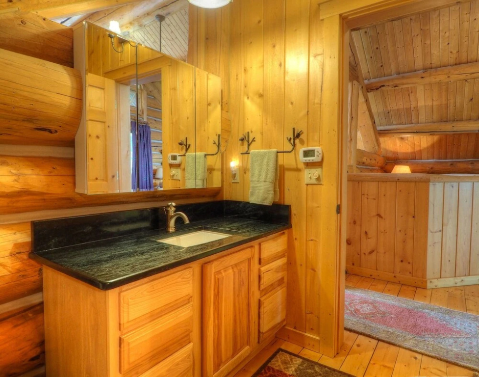 Mounticello Log Cabin - 4 Br Home