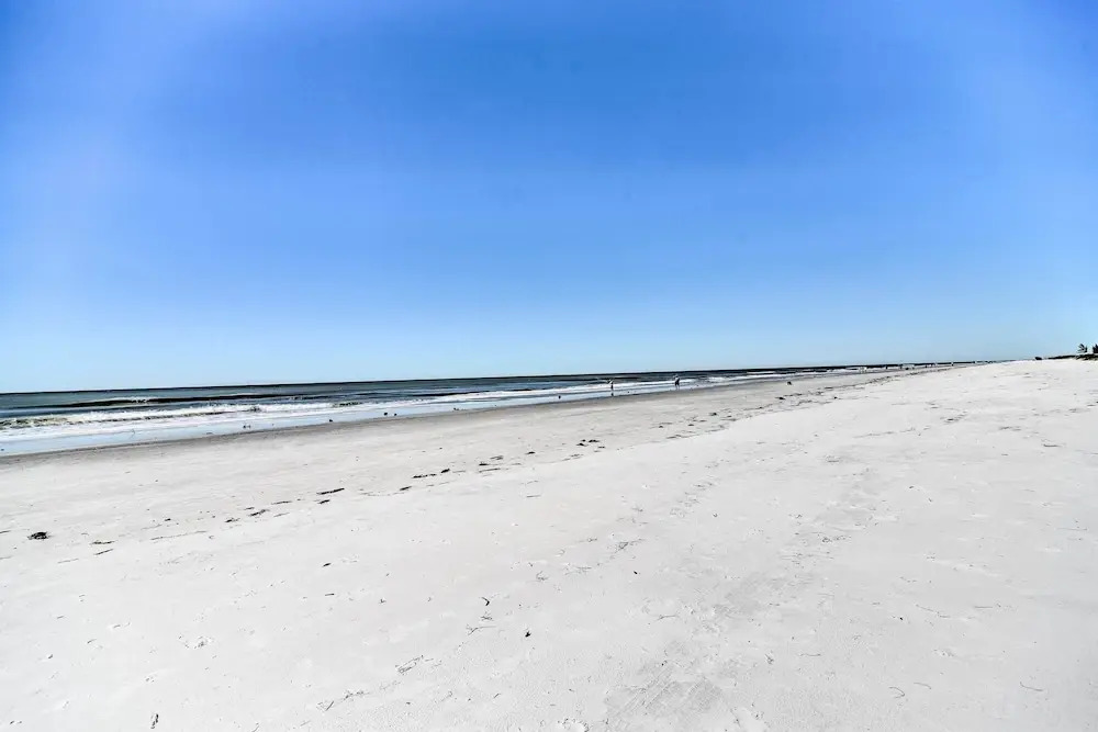 Resort Condo w/ Beach Access in Indian Shores!