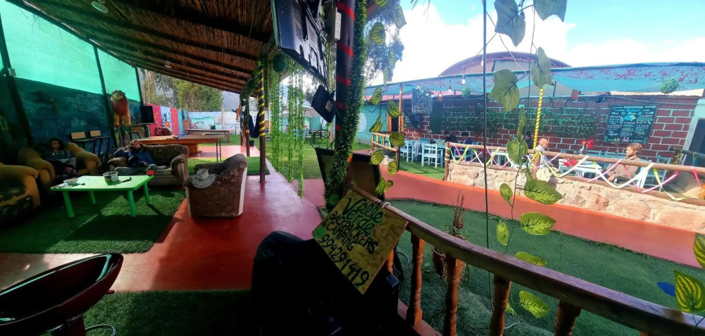 Valle verde, Hostel & camping