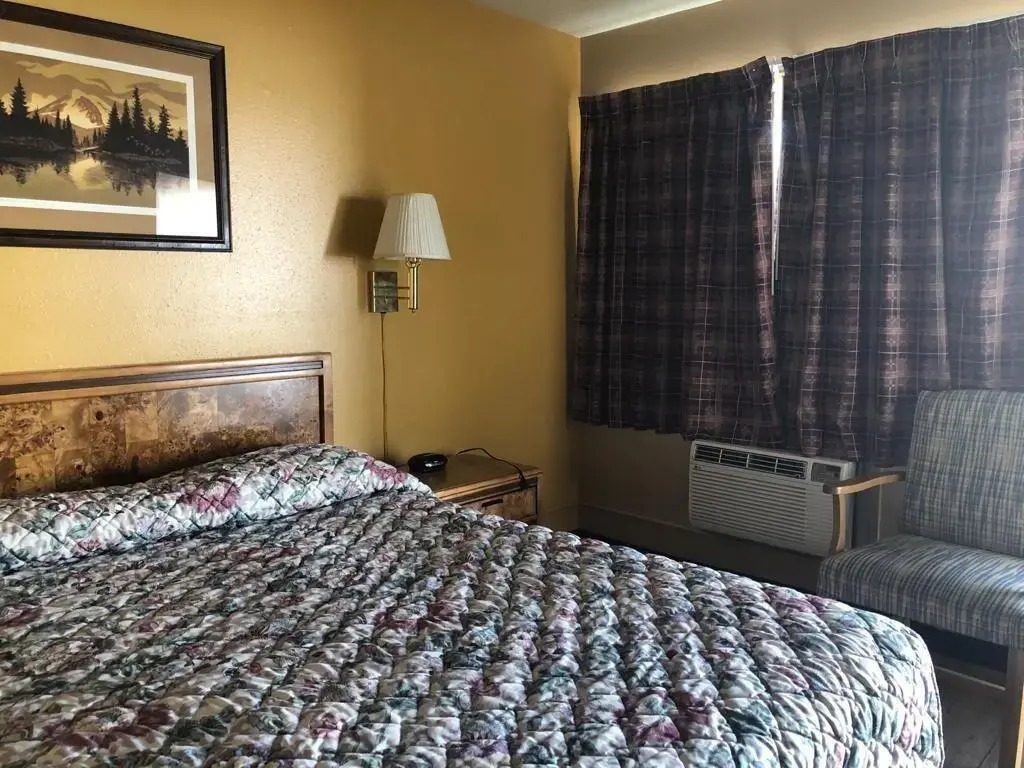 Knights Inn - Baker City