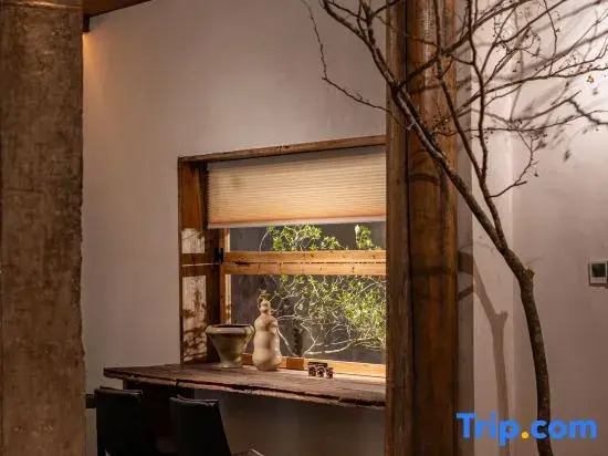 Zhuo Qi Wuyu (Jingdezhen Ceramic Art Avenue Taoxichuan)