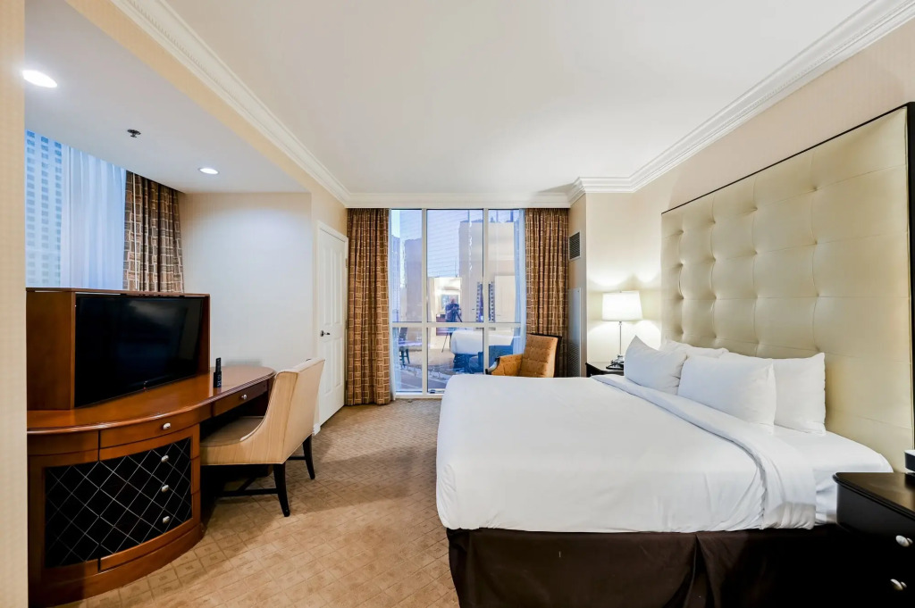 StripViewSuites at Signature