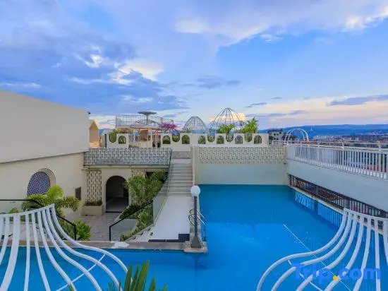 Panorama Garden Hotel with Infinity Pool at High Altitude, Jinxiangdun Yueting