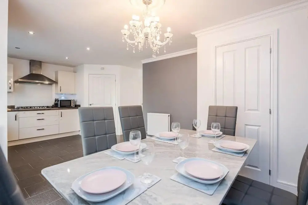 tms Cheerful 5bdr House! Thurrock! Free Parking!