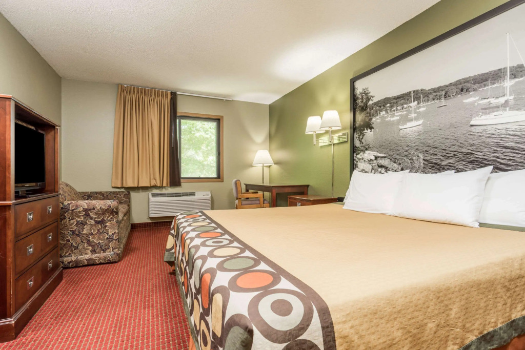 Super 8 by Wyndham Red Wing
