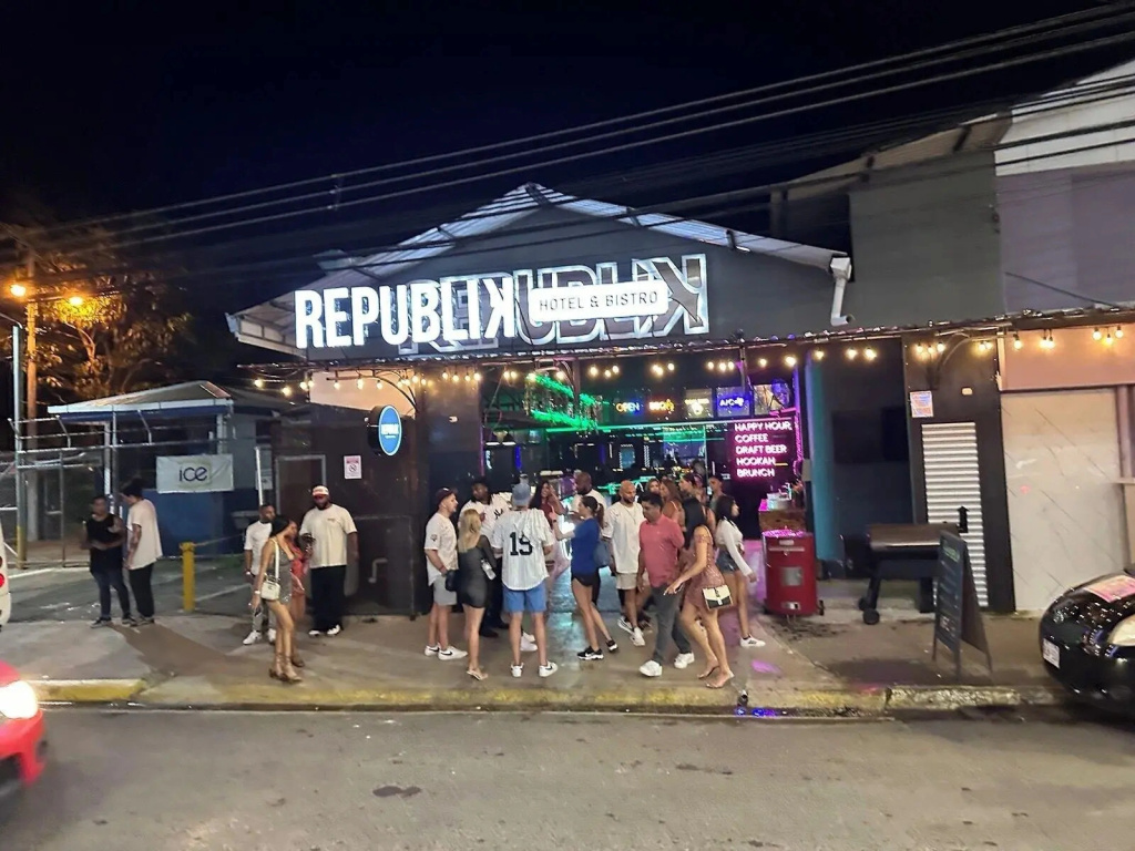 Republik Hotel, Bistro and Disco on Site