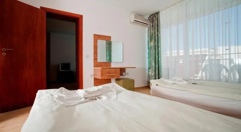 Charis Cozy Family apart at Sun Village Complex close to the Beach
