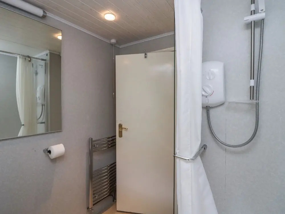 Apartment 4