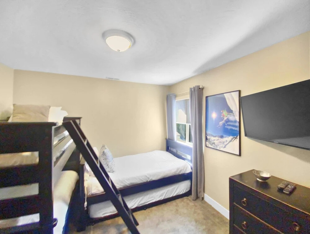 33b Hidden Creek 3 Bedroom Townhouse by Redawning