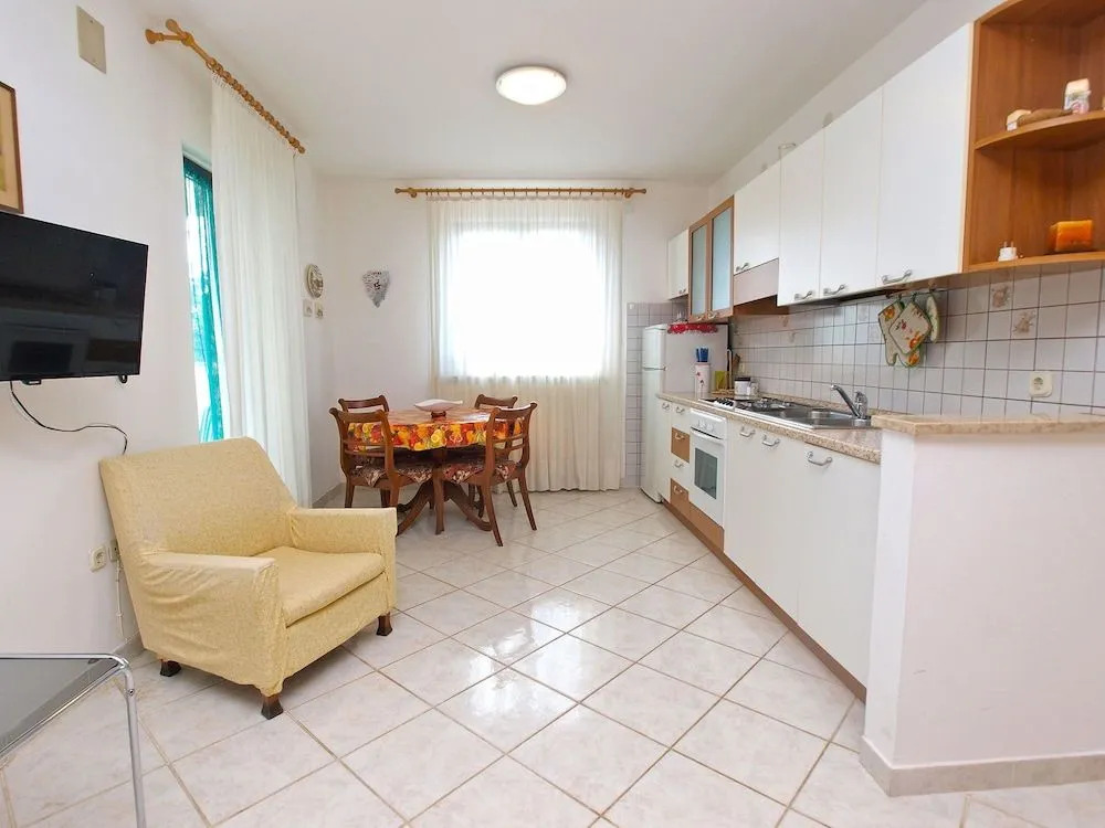 Apartment 728