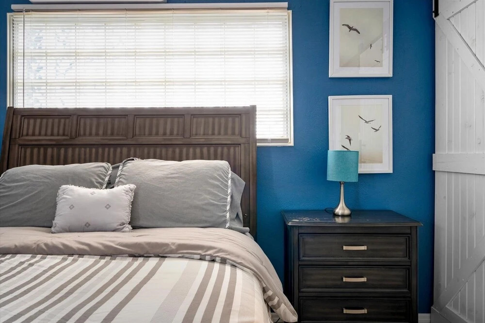 21 Chelsea Place 1 Bedroom Condo by RedAwning