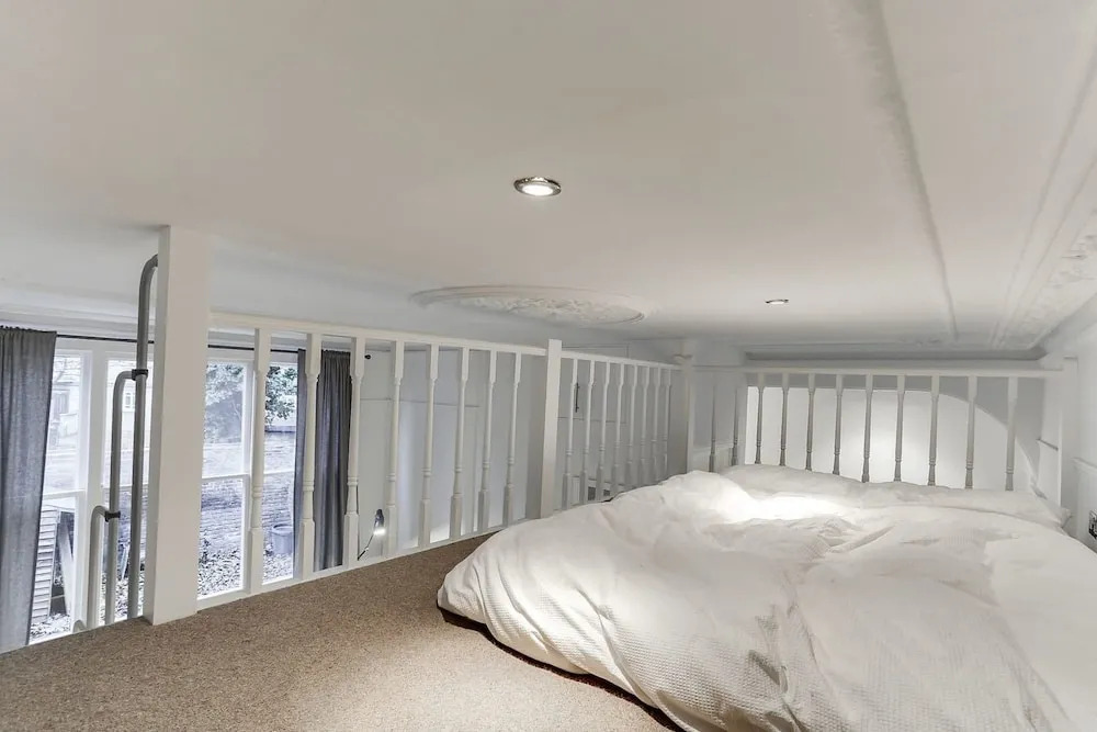 Bright 1BR in Earls' Court W/patio