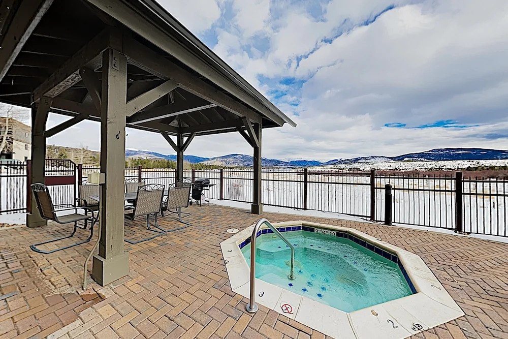 New Listing! Lake-side Gem W/ Mountain Views 2 Bedroom Townhouse