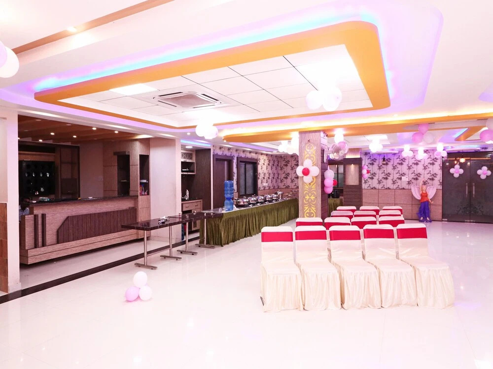 Capital O 16590 Hotel Sapphire Inn