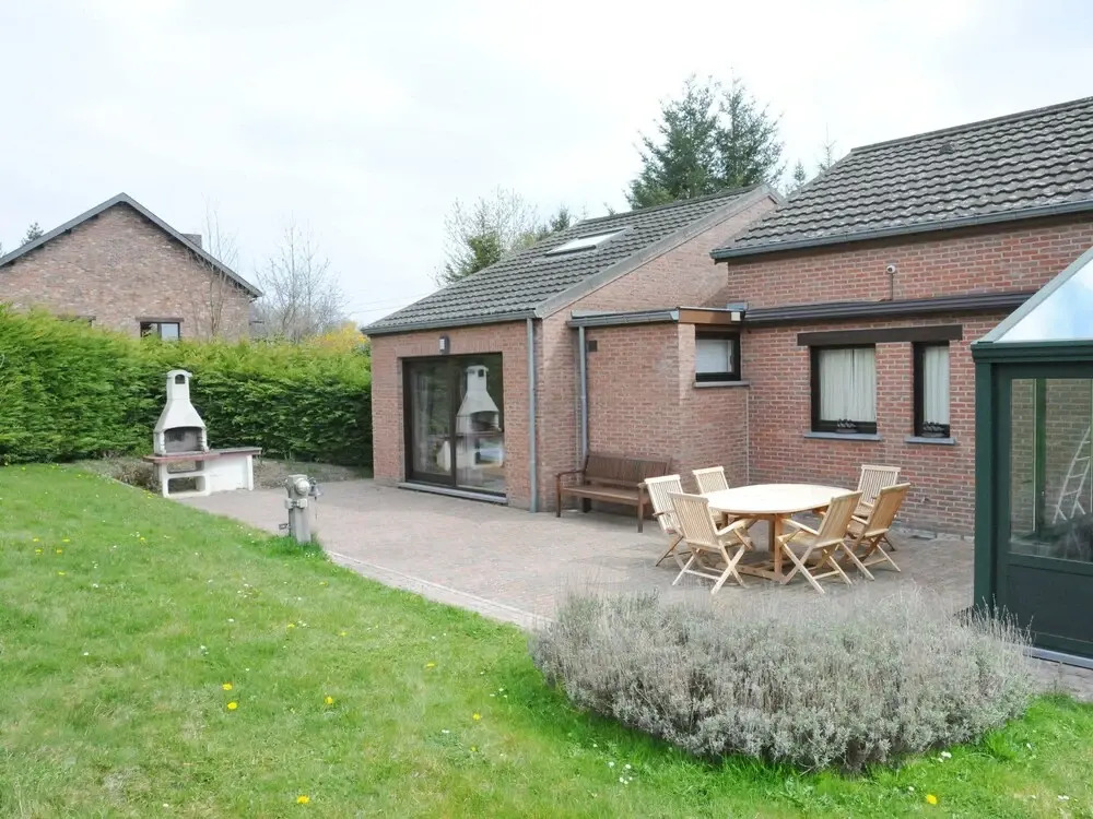 Attractive Holiday Home with Hot Tub in Septon