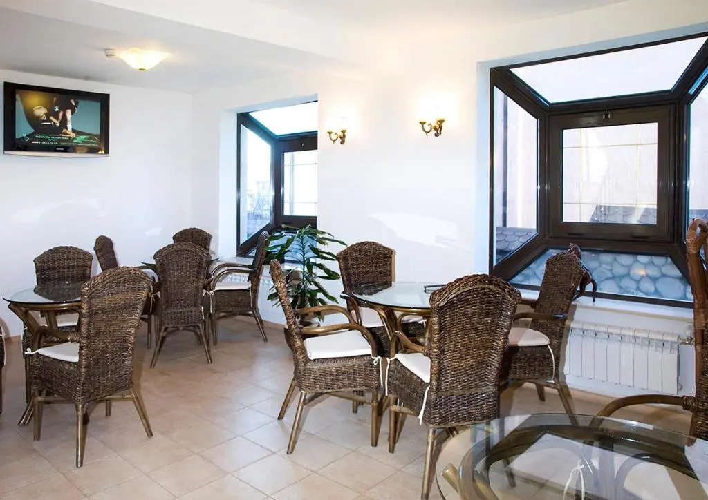 Анели Хотел