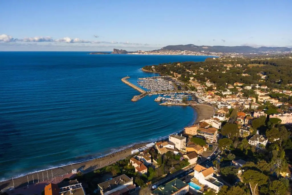 Galant Appartement en bord de mer avec terrasse