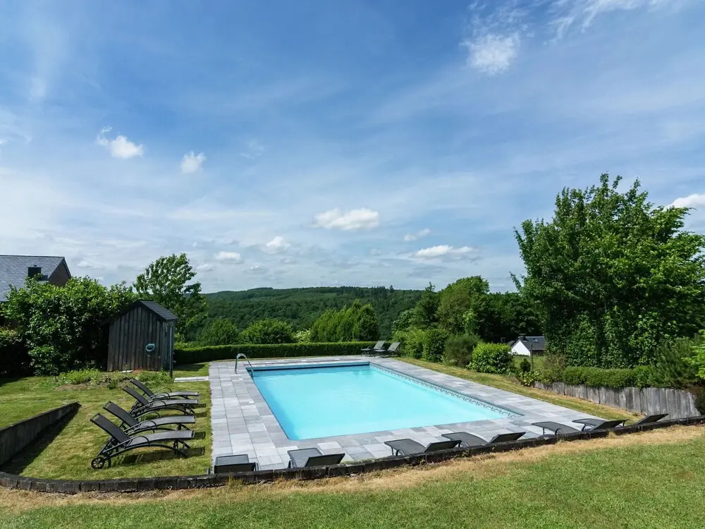 Vintage Holiday Home With Swimming Pool In Saint-Hubert
