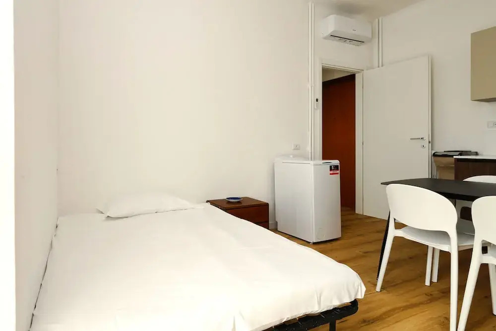 1-Bed apartment with balcony near subway