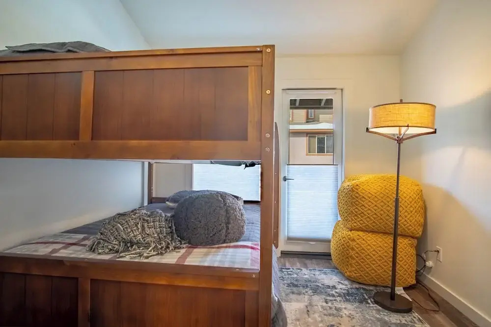 Warm Springs Retreat - Prime Location Near Downtown & Ski Lifts
