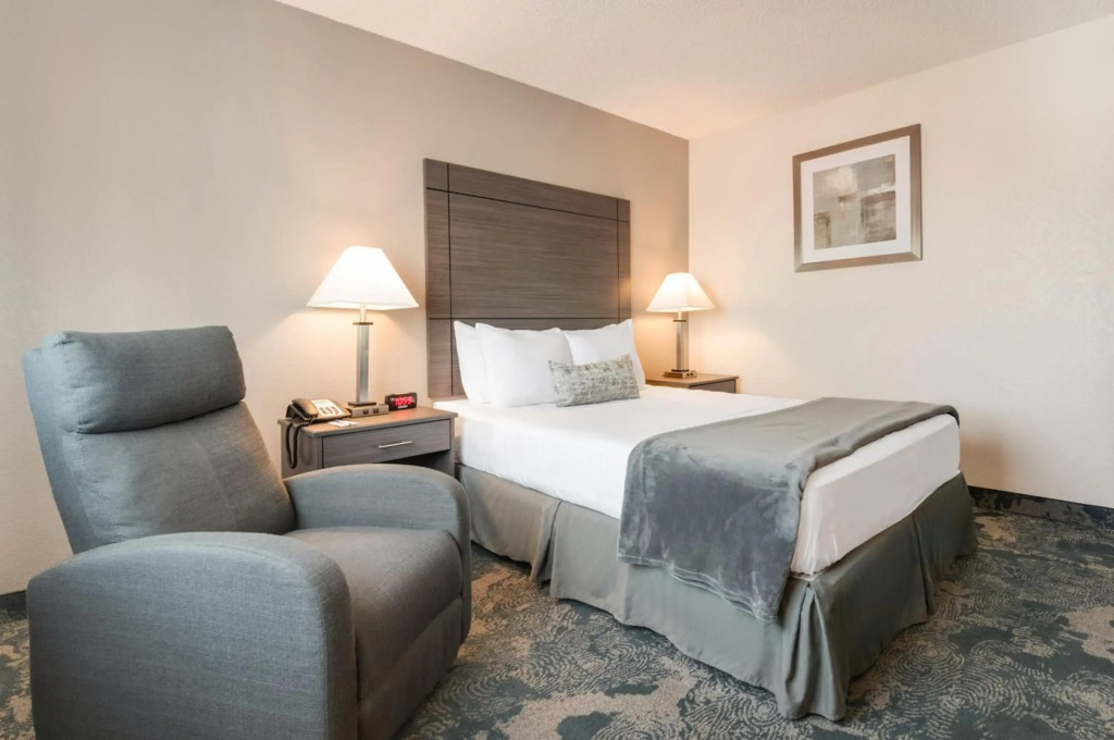 American Inn & Suites Metro Airport