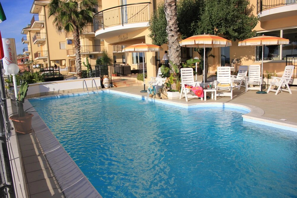 Lions Hotel