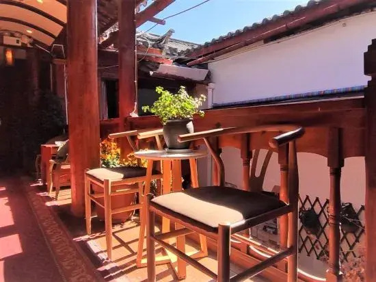 Lijiang Rongshe Liyuan Inn