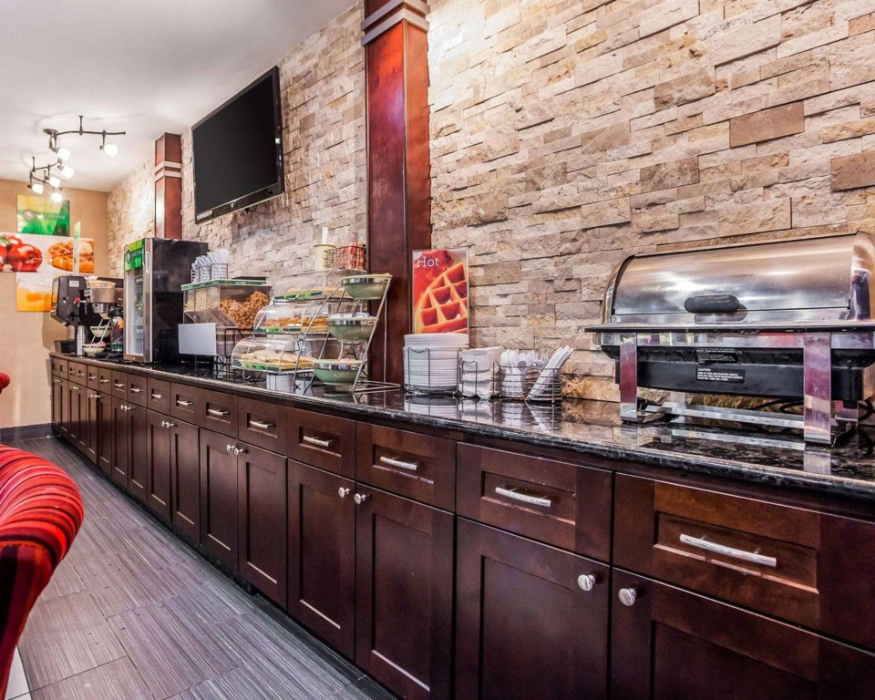 Quality Inn & Suites Des Moines Airport