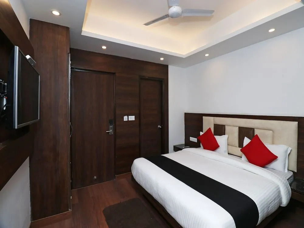 Capital O 26634 Grand Sm Regency