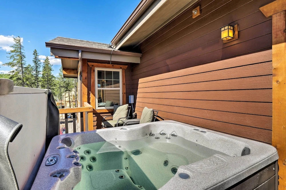 Winter Park Retreat: Mtn Views & Pool Access!