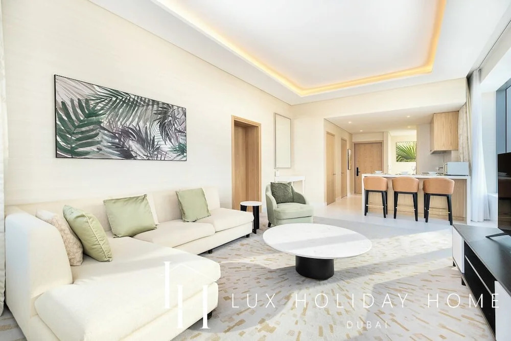 LUX Iconic Views at Palm Tower Suite 2