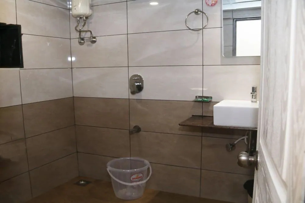 Hotel Crystal Luxury Inn- Bandra