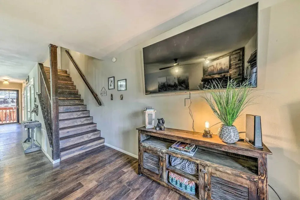 Cozy Ruidoso Condo w/ Grill & Mountain Views!