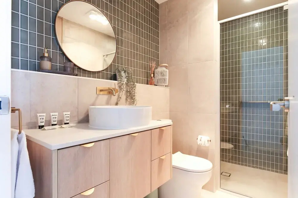 Exquisite 1-bed Apartment With Bay Views