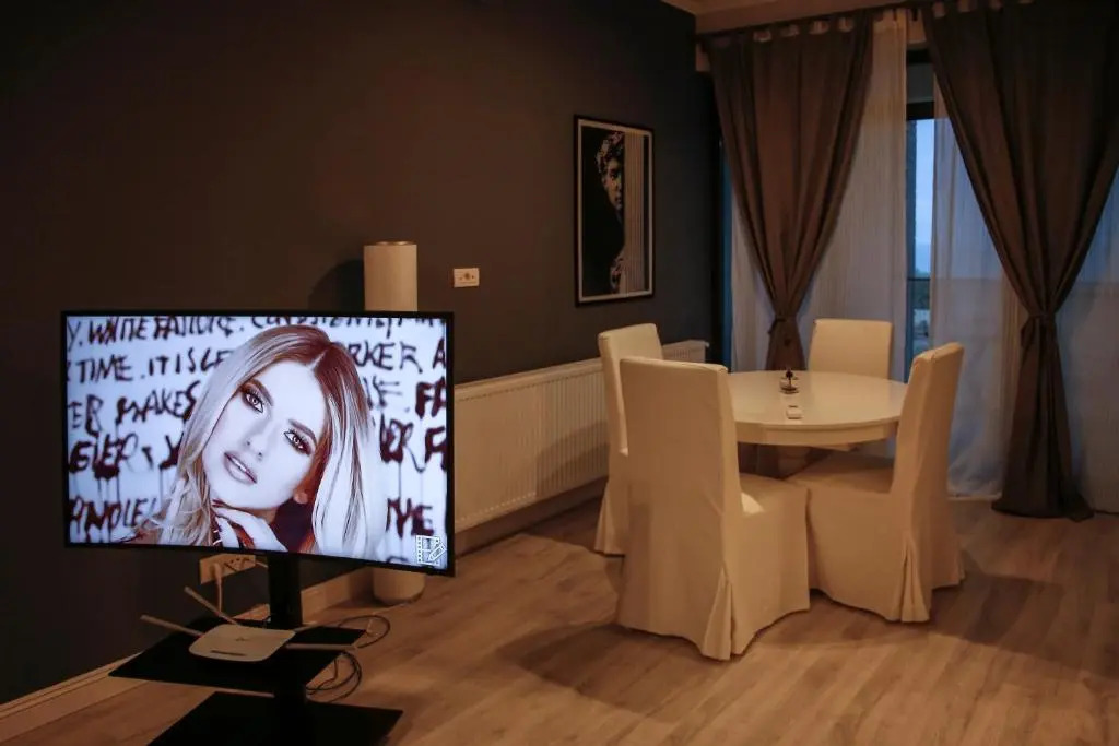 2 Steps Apartment