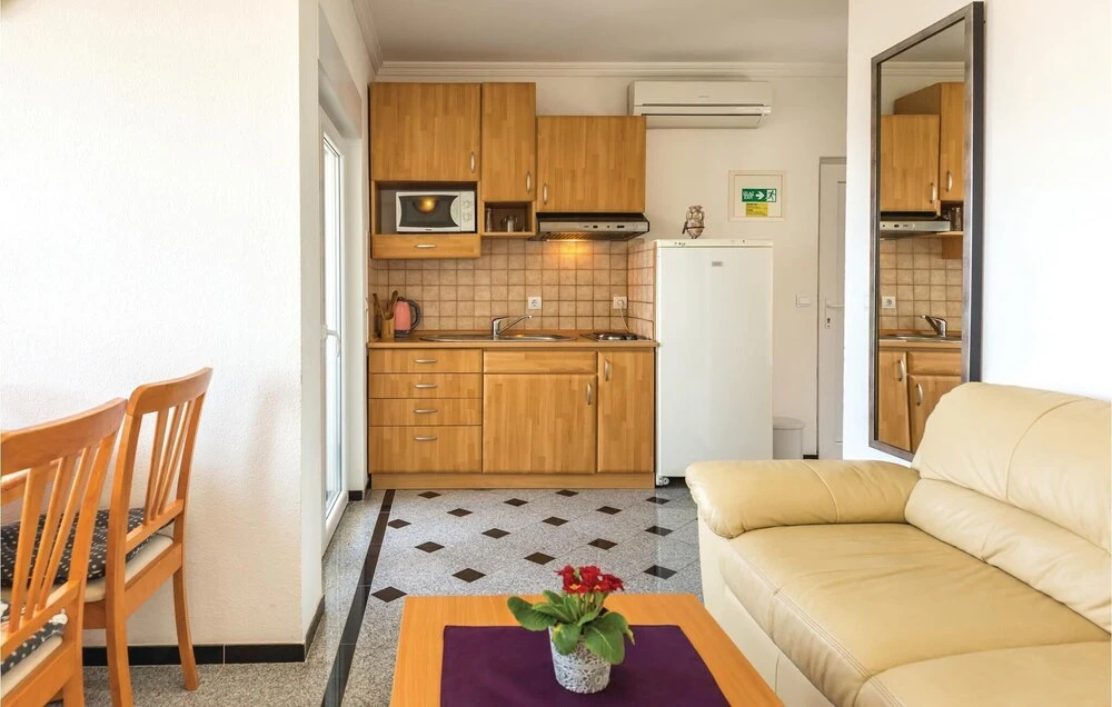 Beautiful Home in Makarska With Wifi and 1 Bedrooms