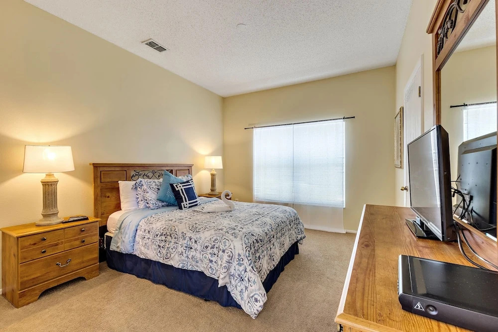 2 Suites, 1 King, 5 beds- Pool, Games Room #810 villa