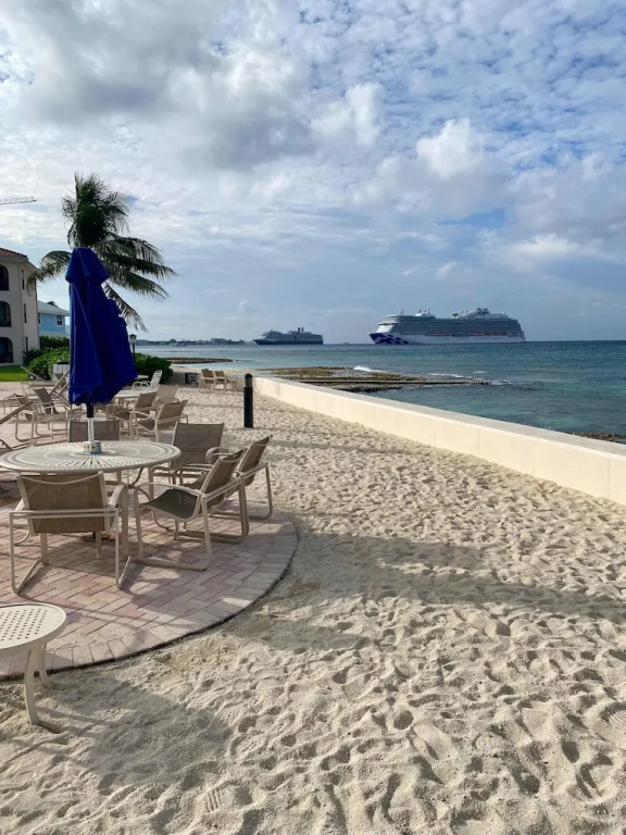 Oceanfront Condo on Seven Mile Beach