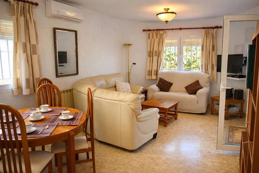 Ch1200 in Oliva With 3 Bedrooms and 2 Bathrooms