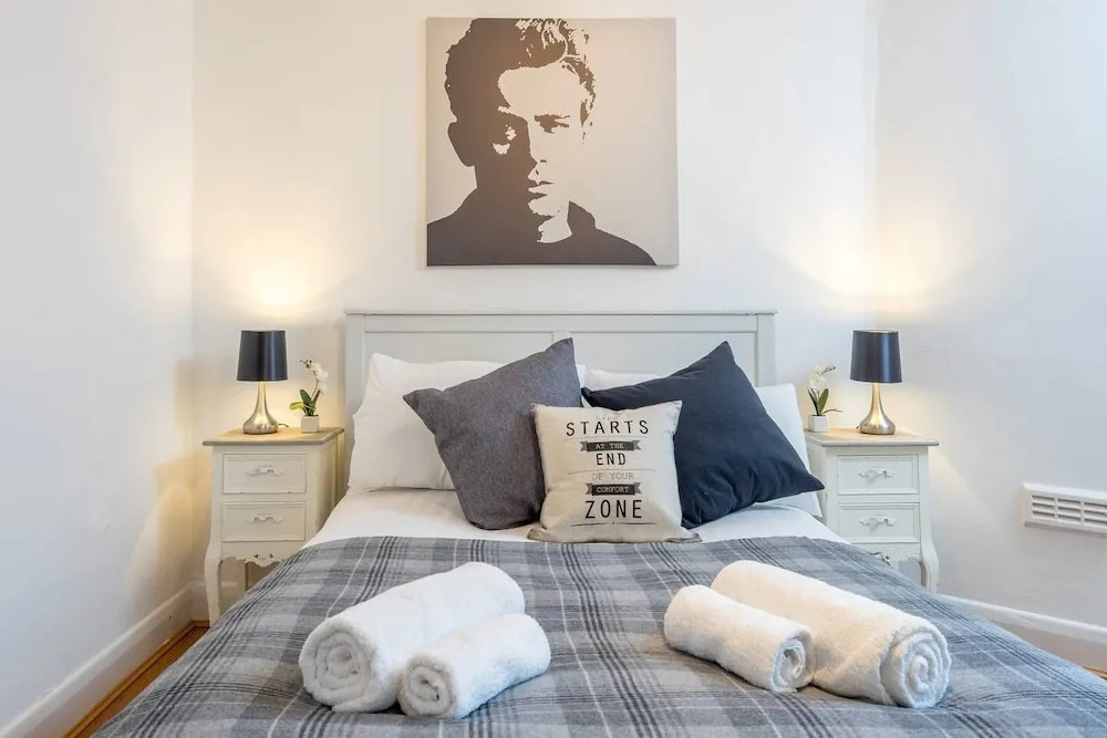 Charming flat w/ garden near Westfield (sleeps 4)