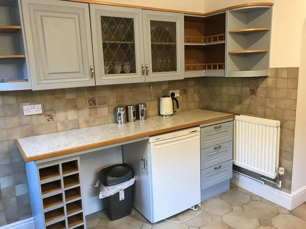 Melrose Lodge 4-bedroom house 1-bed flat