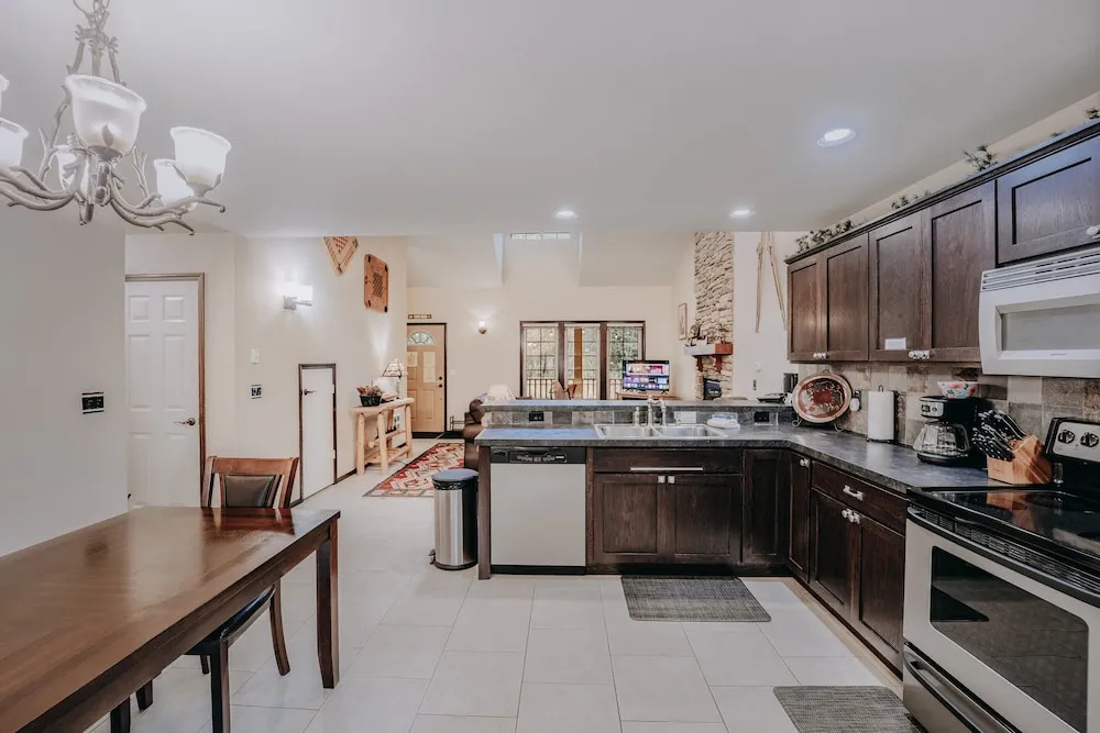 89GS - Hot Tub - Pets Ok - WiFi - Sleeps 4
