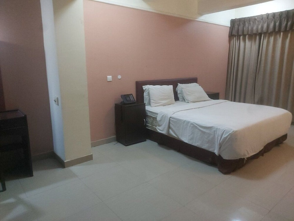 Capital Hotel-Grand Group